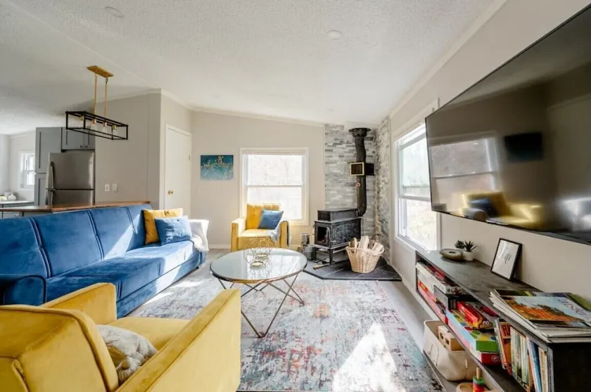 EV Serene Modern Cozy Waterfront Fireplace Cottage - Image 1