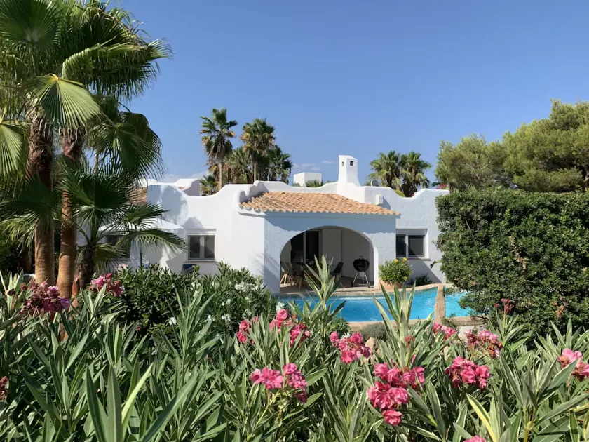 Casa Cel Blau, by the sea, large pool, beautiful Mediterranean garden - Image 1