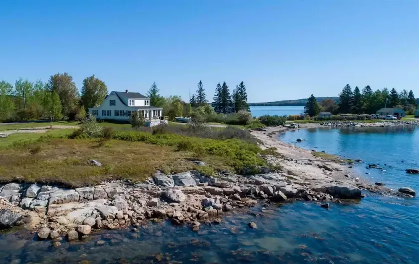 Have an unforgettable getaway at a family sized beach house with private beach! - Image 1