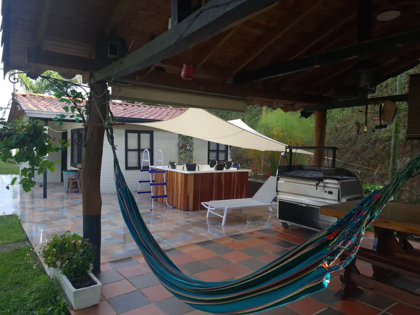 Extraordinary Cabin well located with Jacuzzi Spa, for 6 people in El Peñol. - Image 1