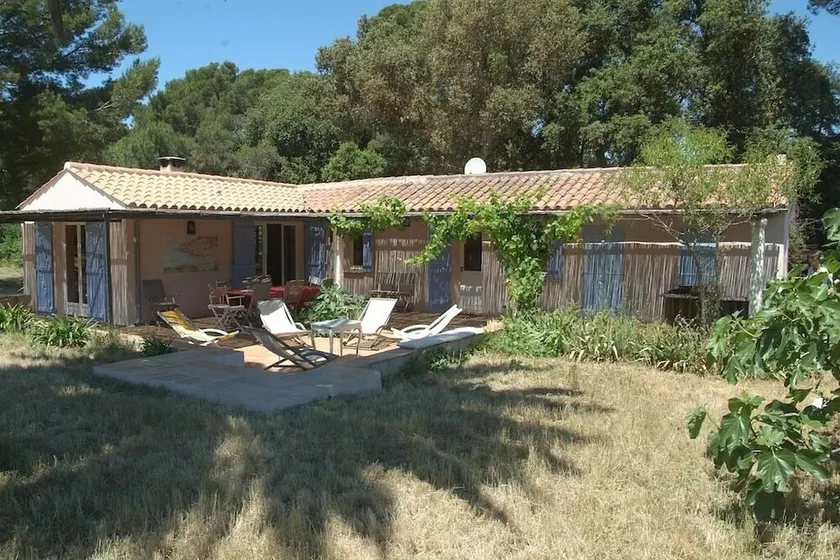 Villa in the countryside in a wooded property - Image 1