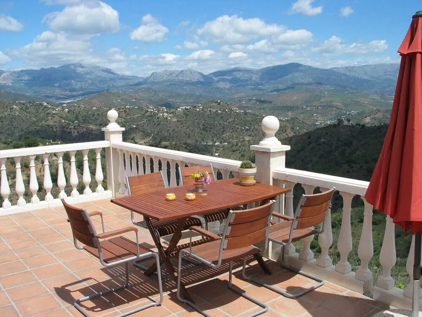 Villa com piscina privada aquecida e excelente vista: garantia de paz e espaço - Image 1