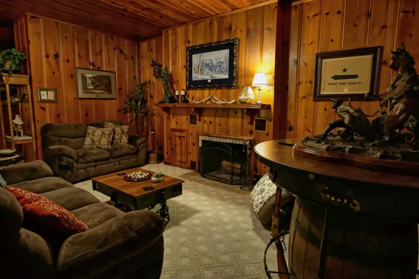 5 Bedrooms, 5.5 Baths, covered porches, hot tub, game room, walk to the square. - Image 1