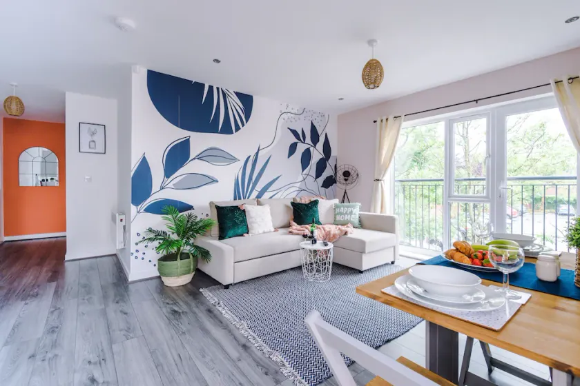 Formby Village Apartments By Greenstay Serviced Accommodation - A Luxury 2 Bed Apt - Perfect for Couples, Friends, Families & Business Travellers - FREE Parking - Dog Friendly - Fast Wi-Fi - 6 - Image 1