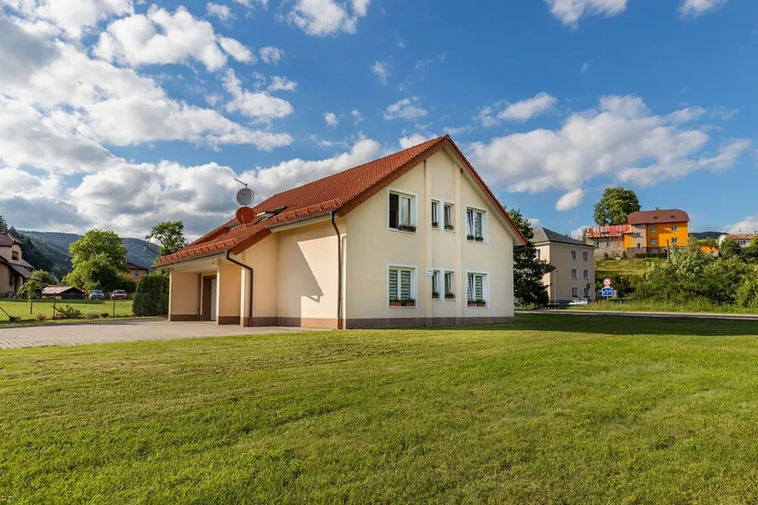 Apartamento en los Montes Metálicos / Karlovy Vary region UNESCO - Image 1