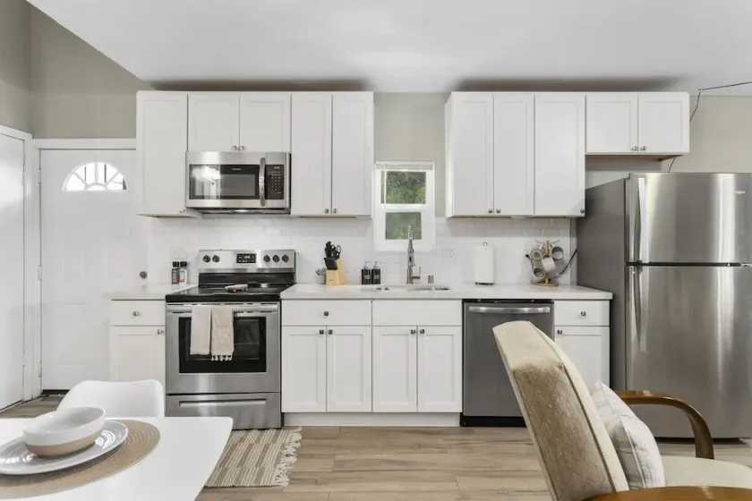 Unique Modern Studio- Centrally located; fireworks; AC - Image 1