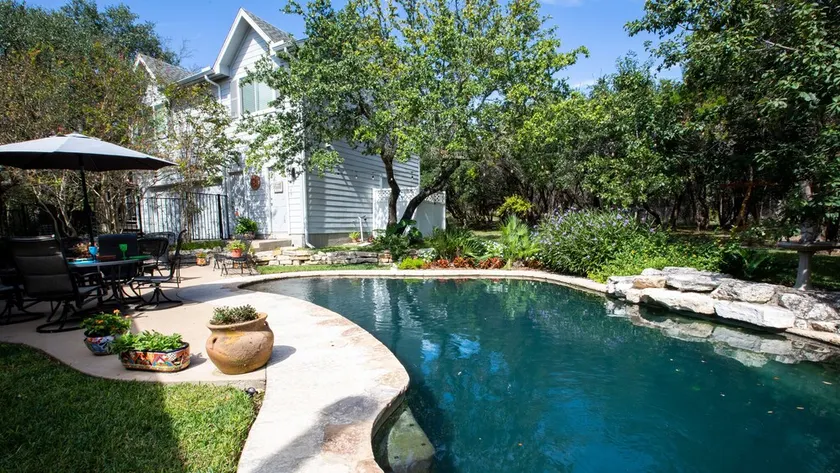 Dripping Springs area Guesthouse Bungalow - Image 1