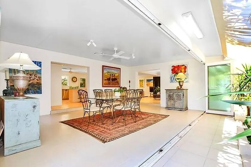 Artist’s Private Recluse - Surfers Paradise - Image 1