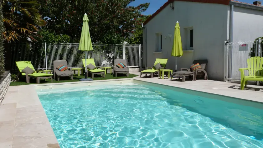 Typical and relaxing house with heated swimming pool near down town La Rochelle - Image 1