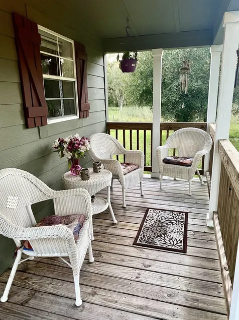 Country Cottage, 40 Acres, Outdoor Kitchen  w/ B-que, Campfire, & Horse Stables. - Image 1