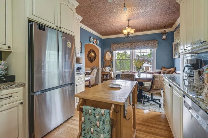 Monthly Stay Special! Cozy Cottage in Huntington - Image 1