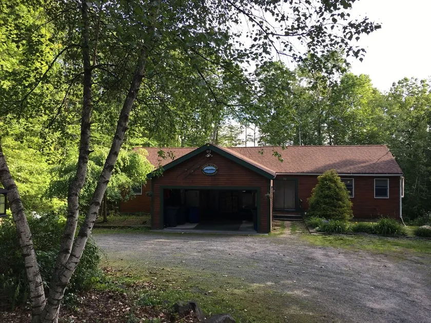 Lake Winni, walk to the beach, boat ramp, 3 acres, pool table, firepit, canoe - Image 1