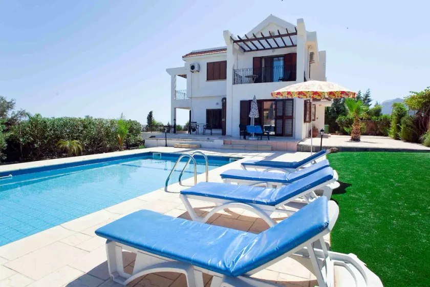 Beautiful villa,Edremit with Private Pool, full amenities, Wifi, stunning views - Image 1