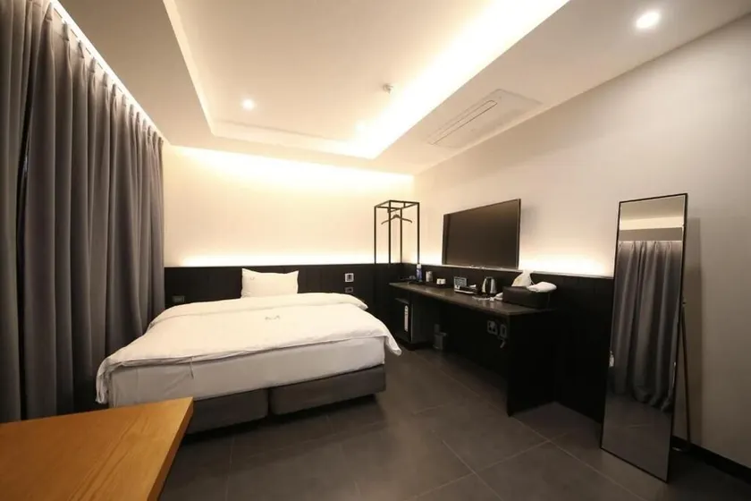 THE M HOTEL - Image 1