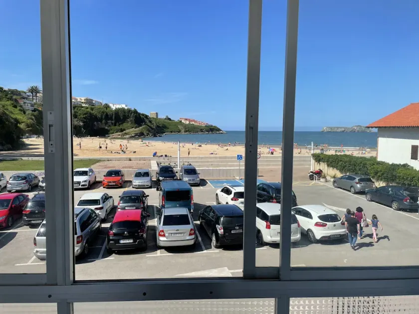 A pie de playa en Suances - Image 1