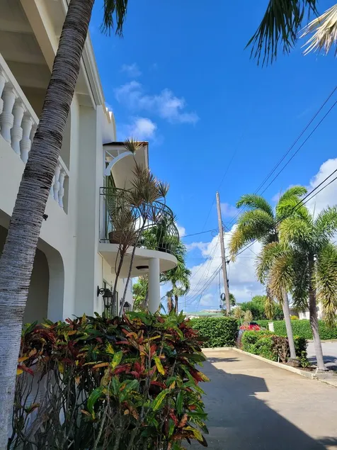 Relaxing, Amazing beach, pool, Cheap cars, quiet area, surfers paradise 2 - Image 1