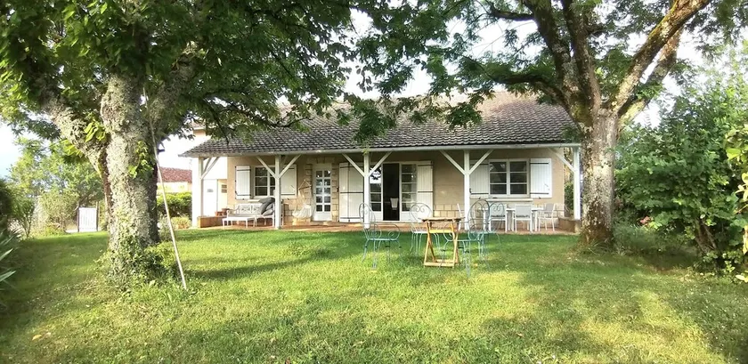 Located between Sarlat and Rocamadour, in a quiet area with a view, 120m² single-storey gîte. - Image 1