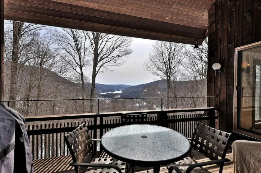 Bright, Family-Friendly Lake View House Close to Okemo, Killington, Pico,  Lakes - Image 1