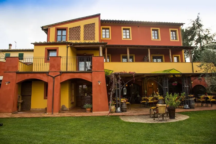 Flat in Lari, A/C, terrace, pool, restaurant, Wi-Fi, close to the village, Li - Image 1