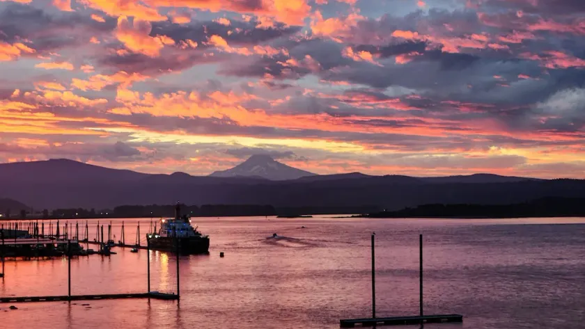 Million dollar view - Columbia River and Mt Hood, egen indgang - Image 1
