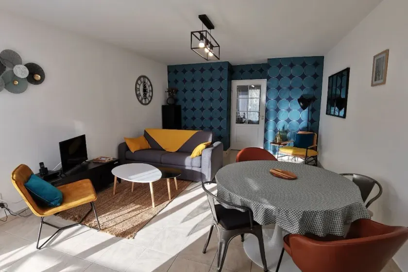 3*** accommodation 200 m from the beach.  Walking distance to shops. - Image 1
