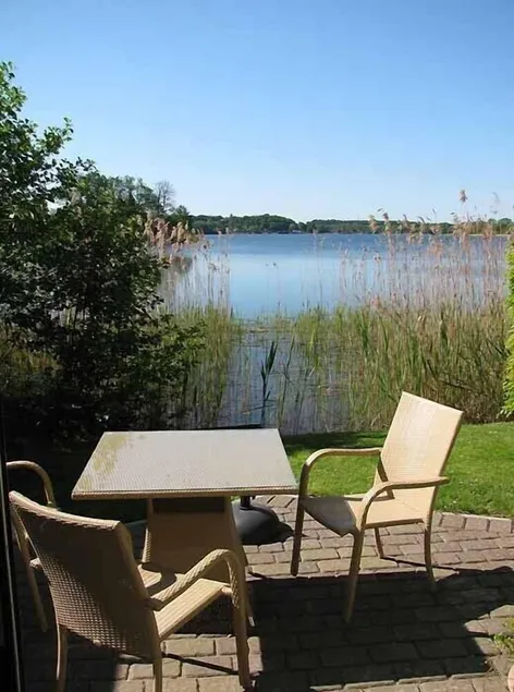 Idyllisches Ferienhaus in Timmdorf auf Seegrundstück mit eigenem Seezugang - Image 1