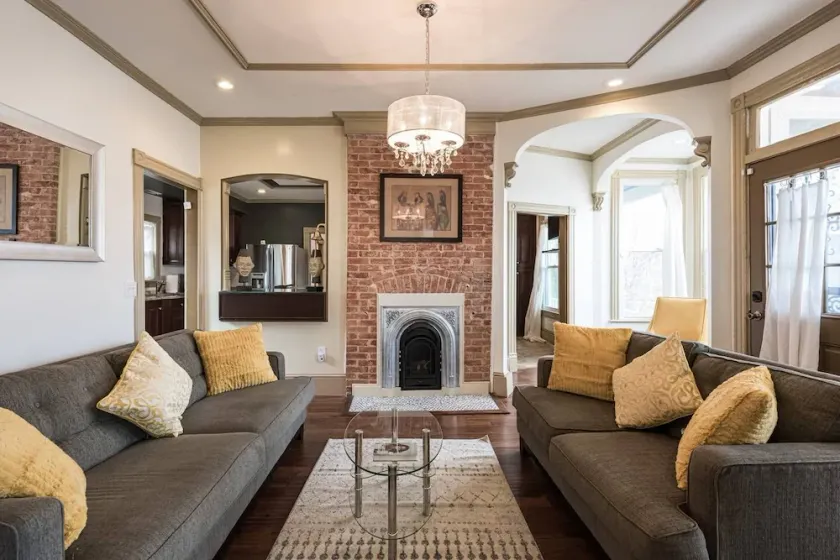 Elegant, King Bed, Privacy,  Free Parking - Image 1