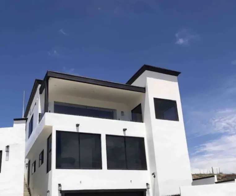 Beautiful Modern Home With Extraordinary ocean Views, 3 Minutes from Fine Dining - Image 1