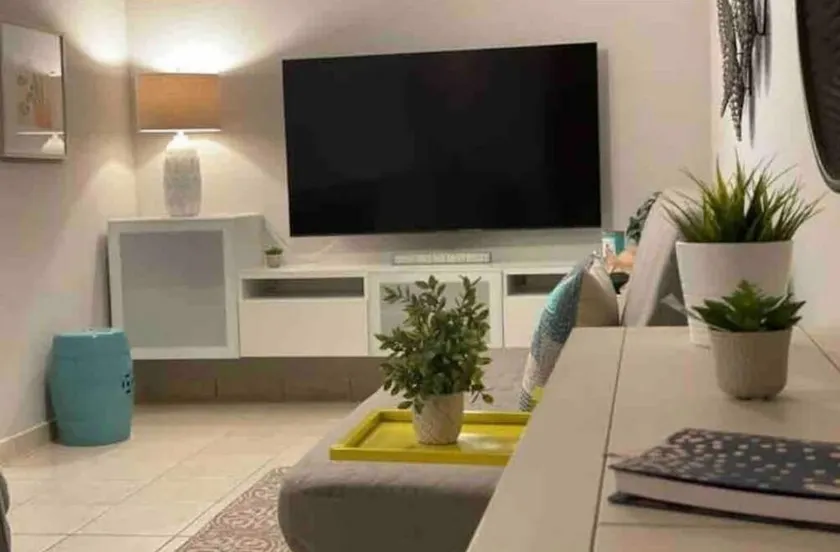 Sea Breeze Cozy Apt. Steps to Beach w/Private PKG - Image 1