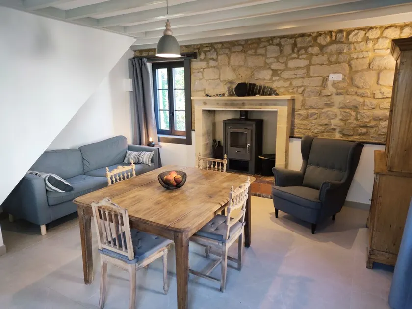 An idyllic holiday home a stone's throw from the sea - Image 1