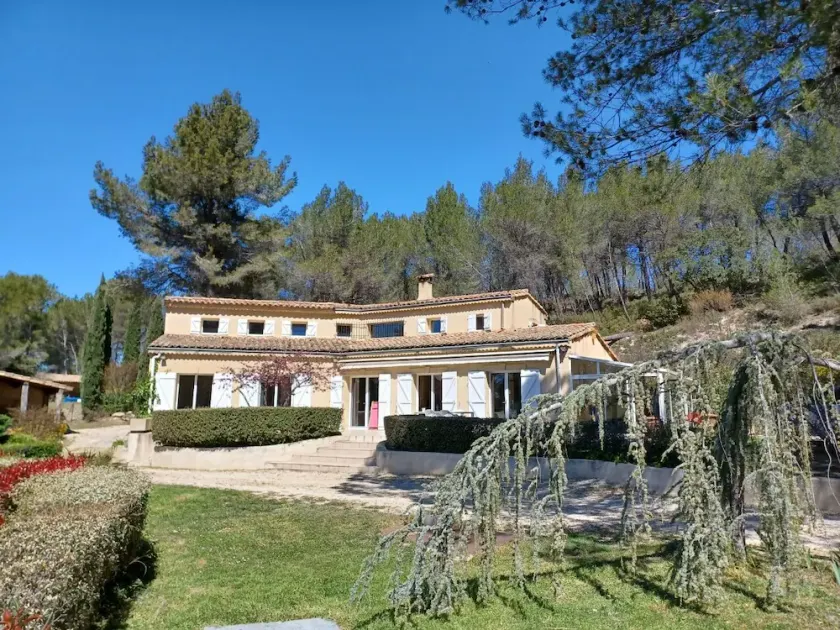 Zen villa in the heart of the Aix-en-Provence region - Image 1