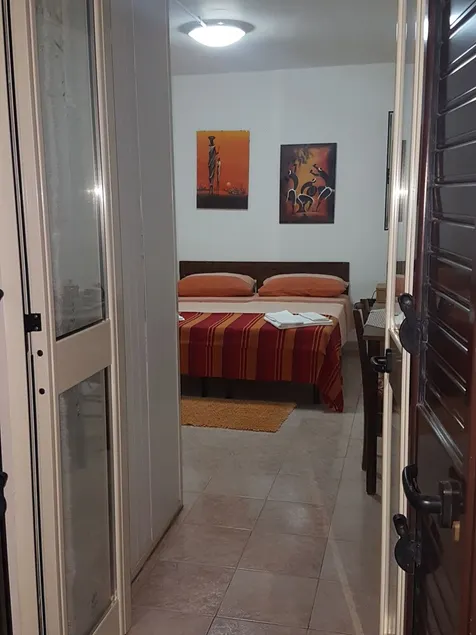 Room with private bath near Gallipoli, patio, separate entrance. - Image 1