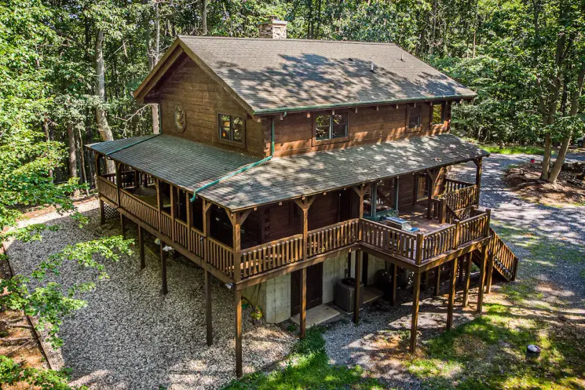 Luxury cabin in the woods, 2 bedrooms plus loft - Image 1