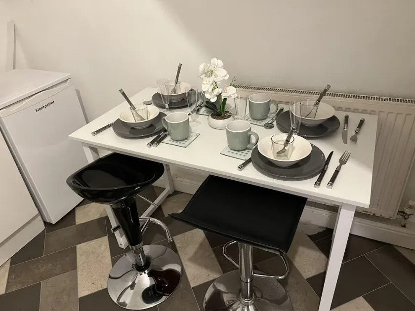 Guesthouse-2br-parking-wifi-toiletriesprovided - Image 1