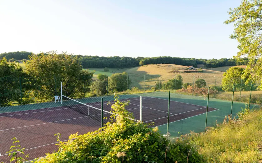 Tennis court and pool, and amazing views. - Image 1