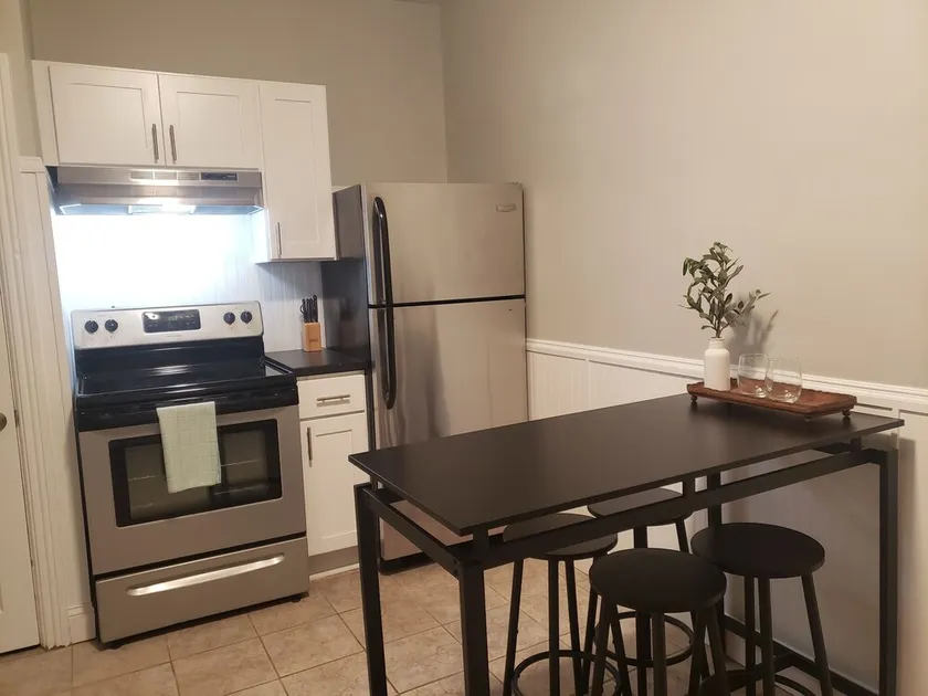 The Walk-Up Flat at Silver Lake New Top FL Apt - Image 1