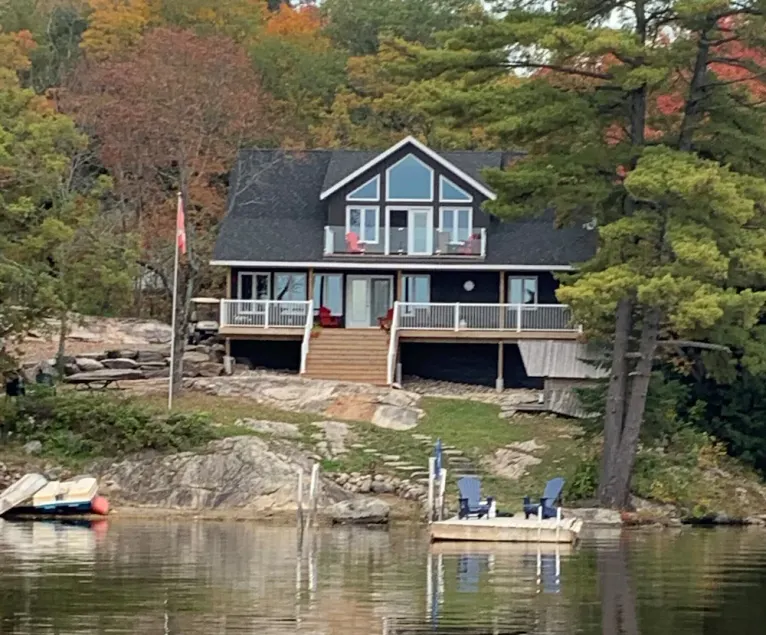 Cottage on quiet lake, great for swimming, fishing, boating - Image 1