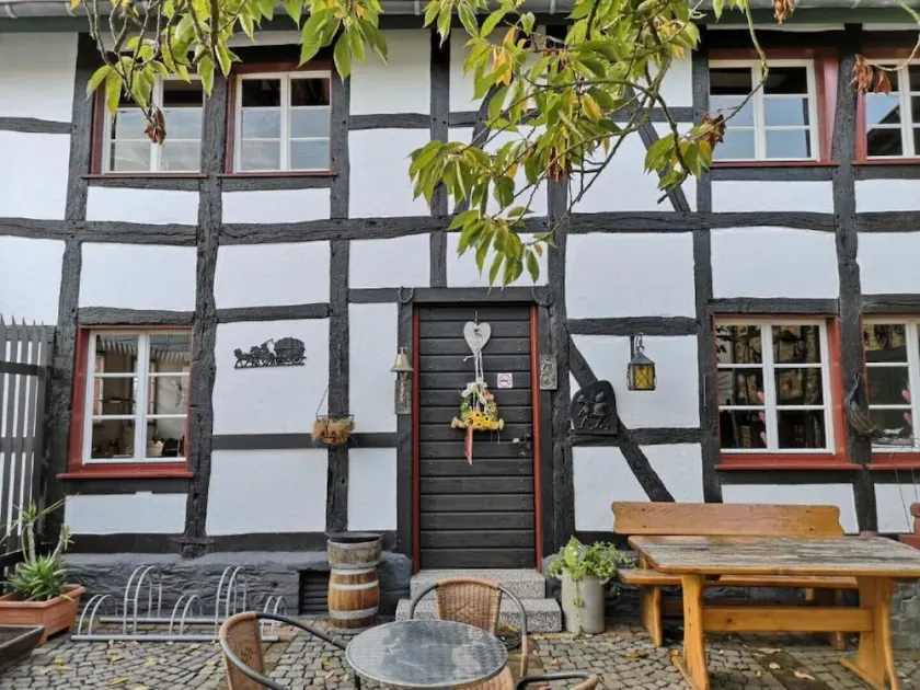 Sunny's vacation apartment - Image 1