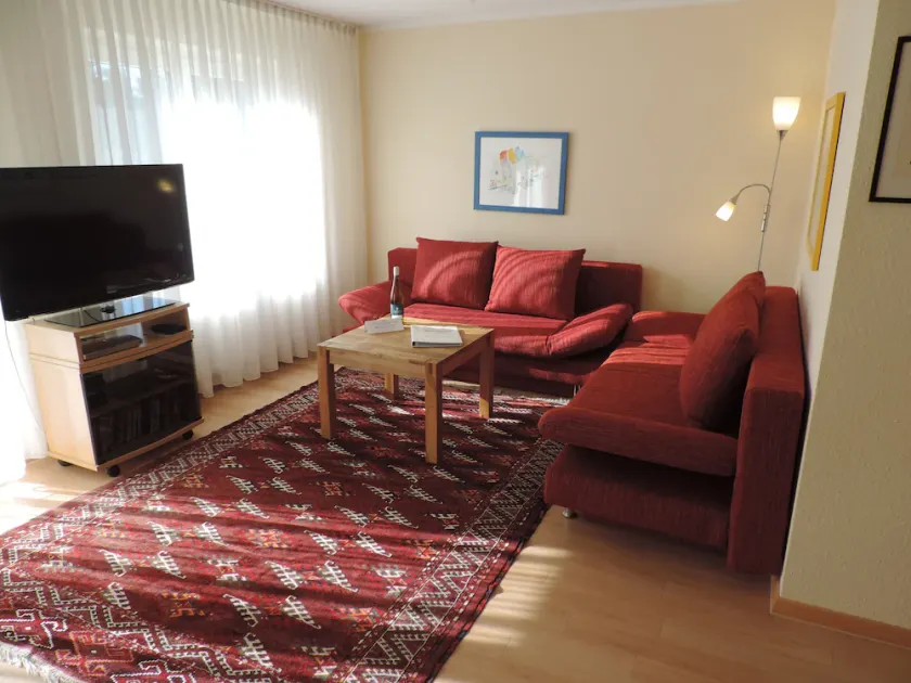 Apartment, 2 rooms, kitchen, bathroom, balcony, WiFi- short walk to the lake - Image 1