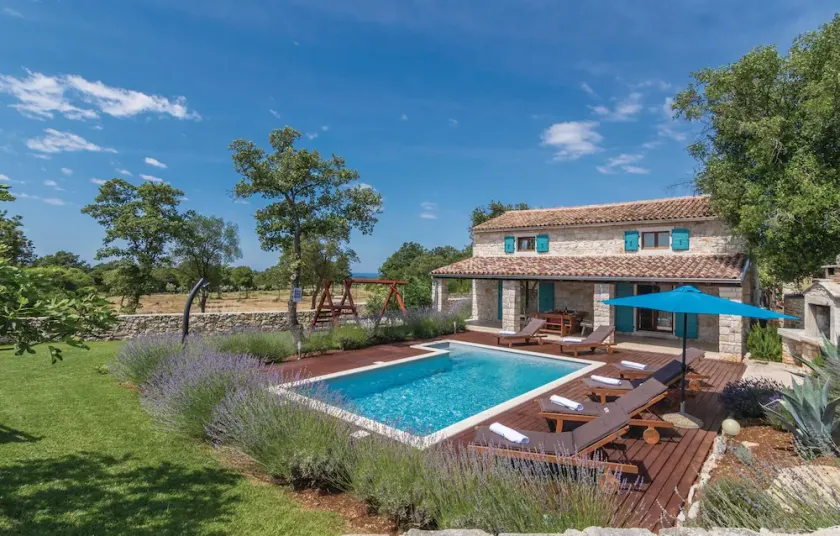 Stunning Home In Bale - Image 1