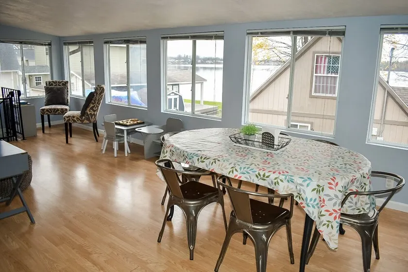Lake Access Cottage at Derby Lake Sleeps 8 - Image 1