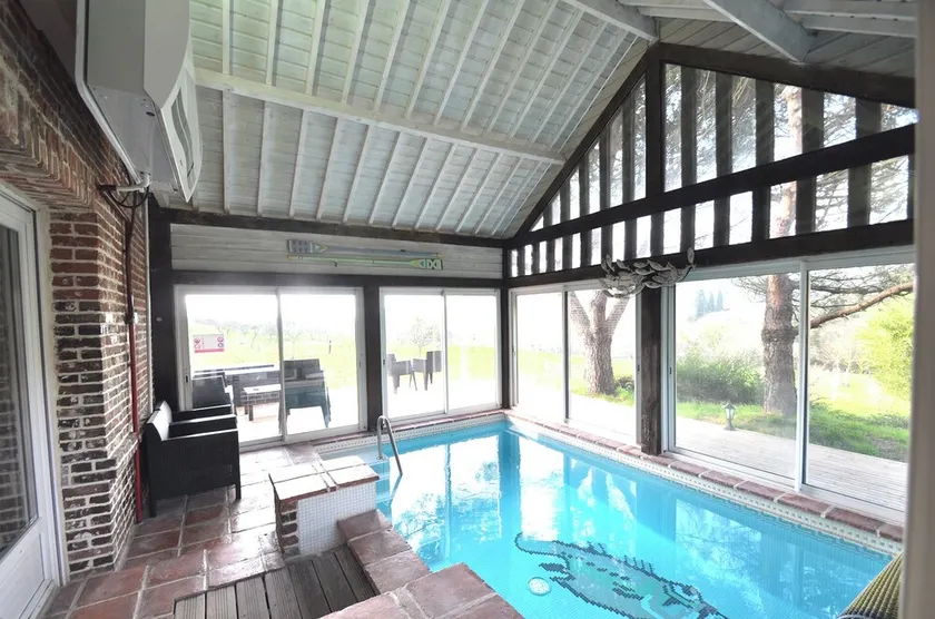 Villa and outbuilding, private swimming pool, sauna, games rooms, not overlooked - Image 1