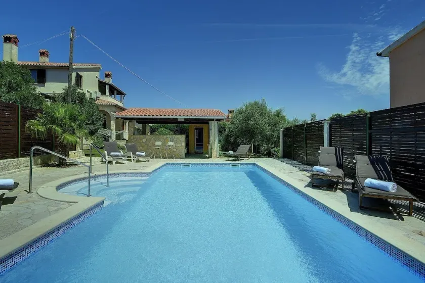 Einzigartige Villa nur 1 km bis zum Strand mit privatem Pool, BBQ, Klima, WLAN - Image 1