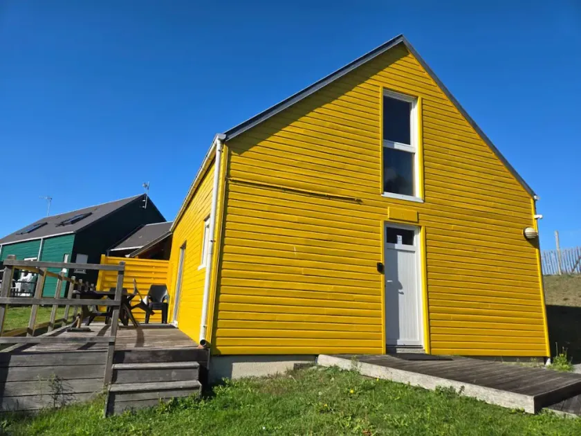 Maison familiale face aux îles Chausey, 2 chambres, terrasse, parking, animaux acceptés, wifi inclus - Image 1