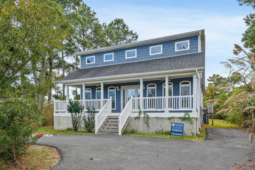 Blue Sea Star | Quiet Oyster Bay Cul-de-Sac w/ Screened Porch, First-Floor Suite & Pet Friendly - Image 1