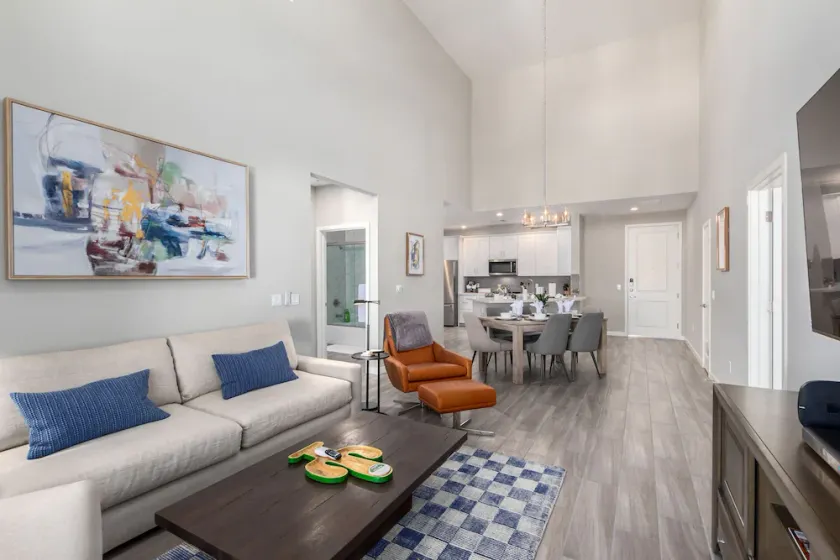 Spacious Penthouse with Luxe Resort Amenities - Image 1