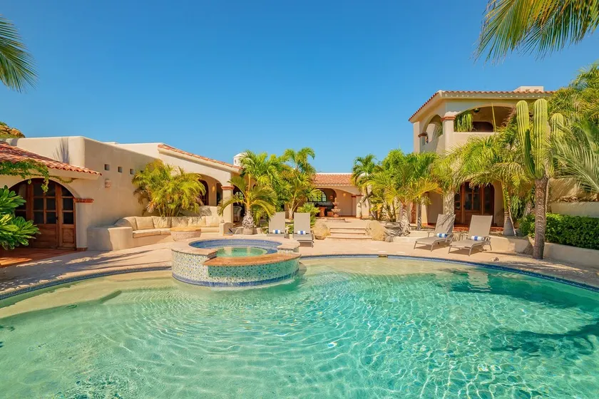Tropical Hacienda Style Mexicansk Villa i Secure Gated Community - Image 1