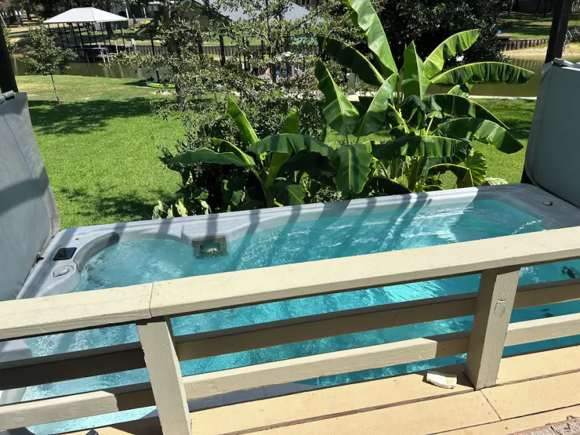Lake House with great lake views, Swim Spa, Large Porch ,Boat dock pet freinly - Image 1