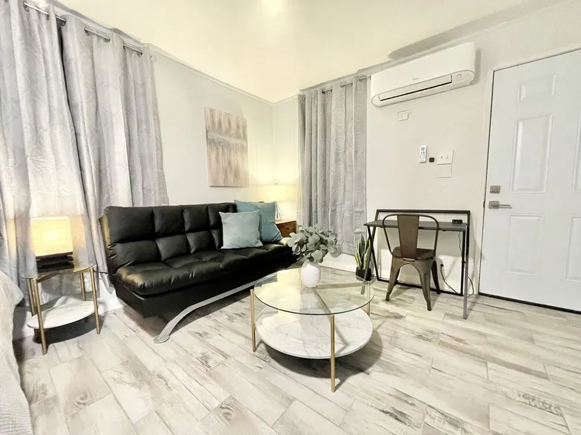 Tranquil Guest House with Private Patio, Parking - Image 1