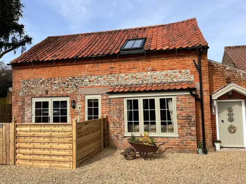 2 bed cottage, perfect for friends, family & pet friendly - in village location - Image 1